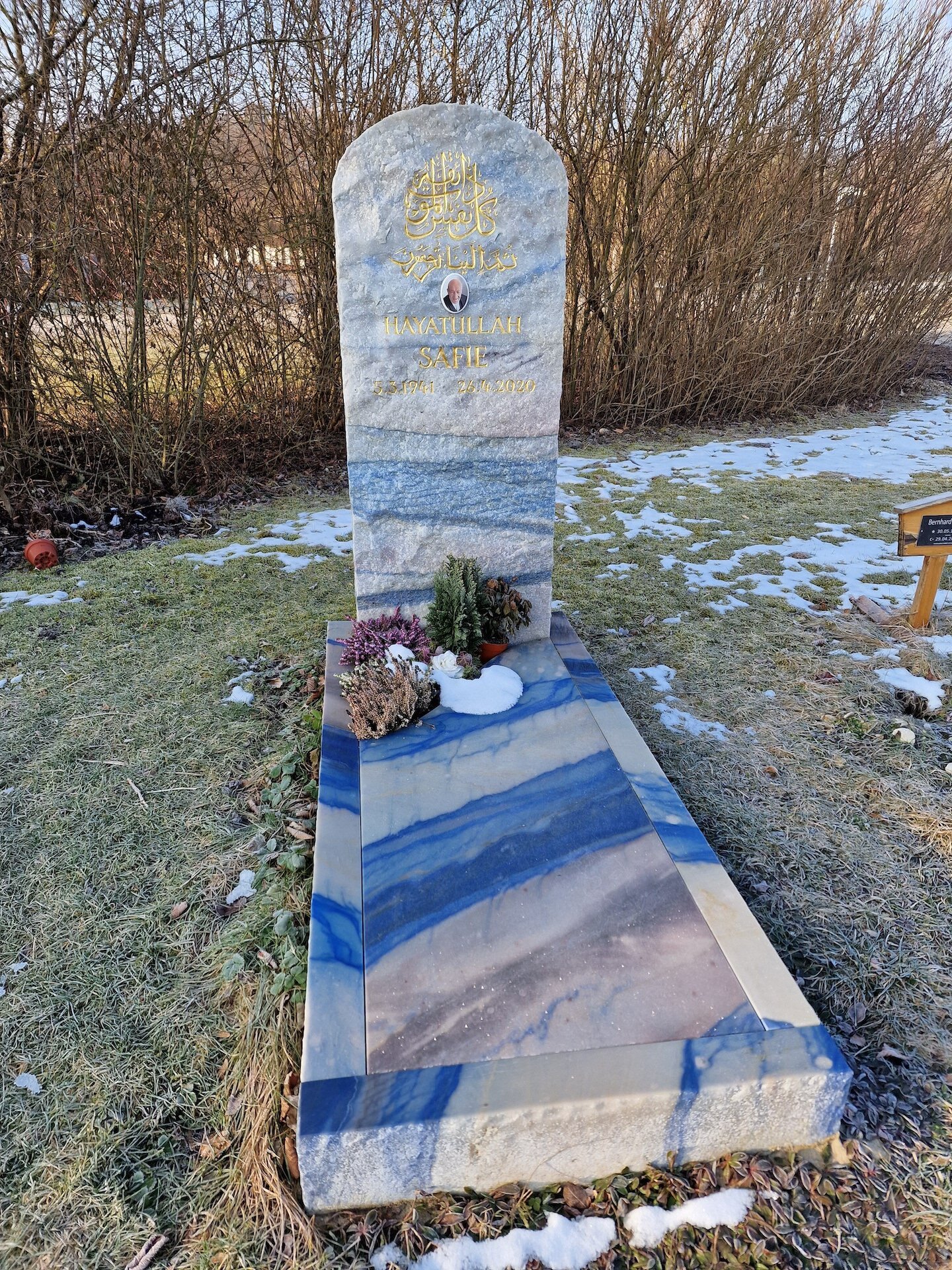 Ludwig Schneider - Denkmale und Steinbau AG - Steinmetz & Grabsteine München, Unterhachinger Straße 15 in München