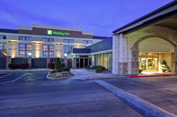 Images Holiday Inn Cincinnati-Riverfront by IHG