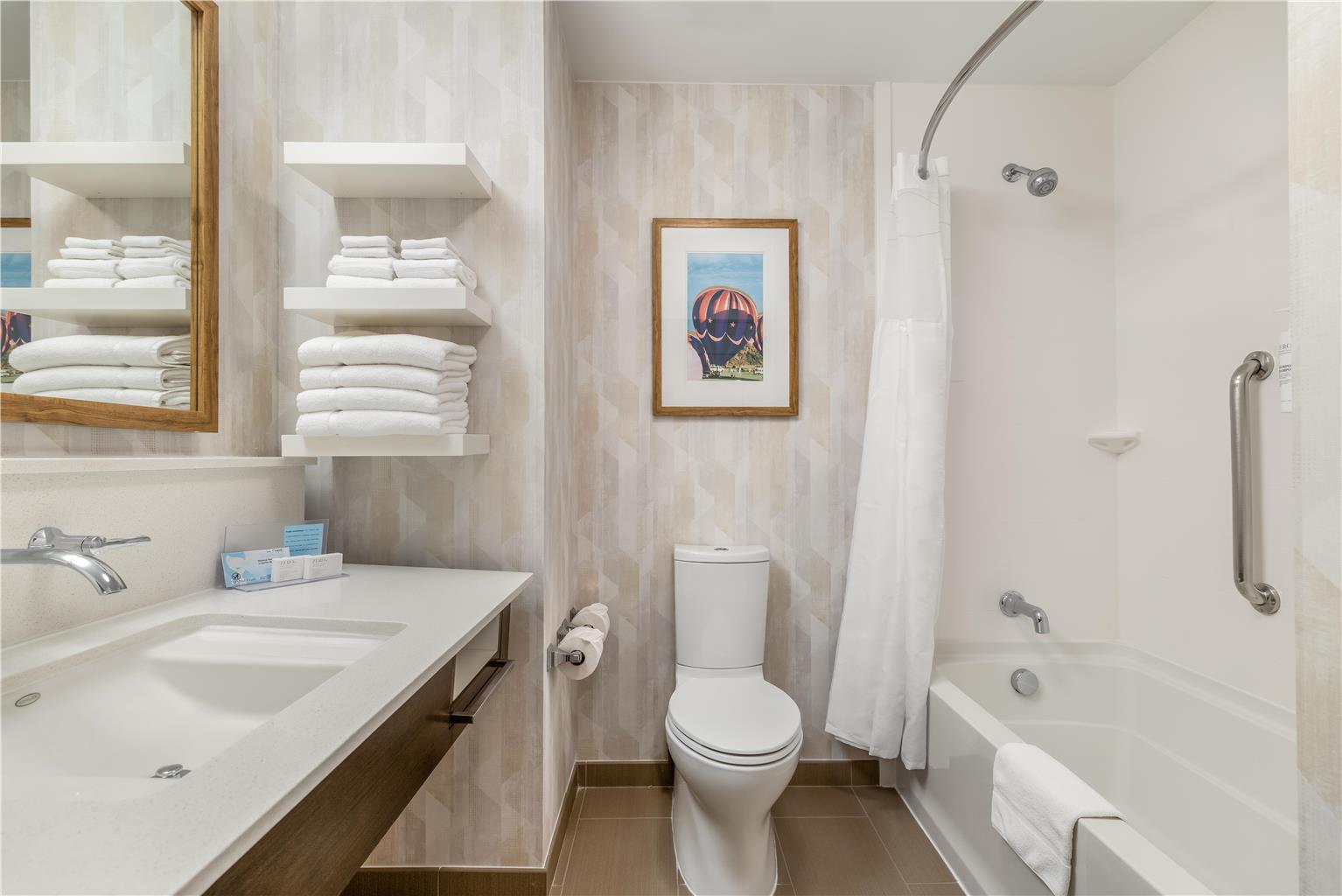Guest room bath