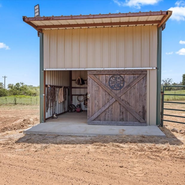 Images Moore Home & Ranch Realty