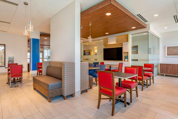 Images Holiday Inn Express & Suites Phoenix Dwtn - State Capitol by IHG