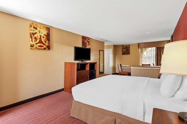 Images SureStay Plus by Best Western San Antonio Fiesta Inn