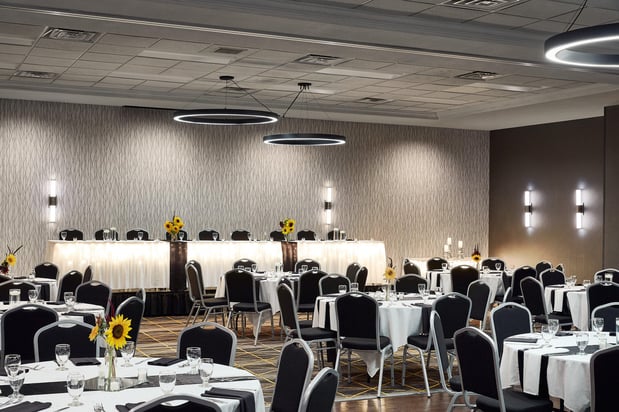 Images Holiday Inn & Suites Madison West - Middleton by IHG