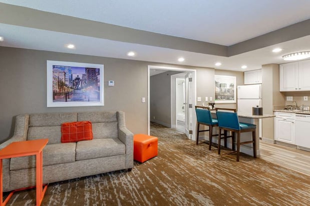 Images Hampton Inn & Suites Raleigh Cary Lenovo Center