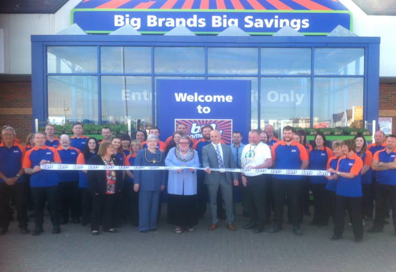 B&M welcomed Mayor of Barrow, Councillor Ann Thomson to its new store opening. She is joined by representatives from the store's chosen charity, Great North Air Ambulance.