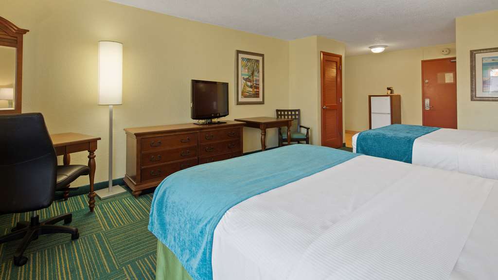 Two Queen Guest Room Best Western Aku Tiki Inn Daytona Beach (386)252-9631