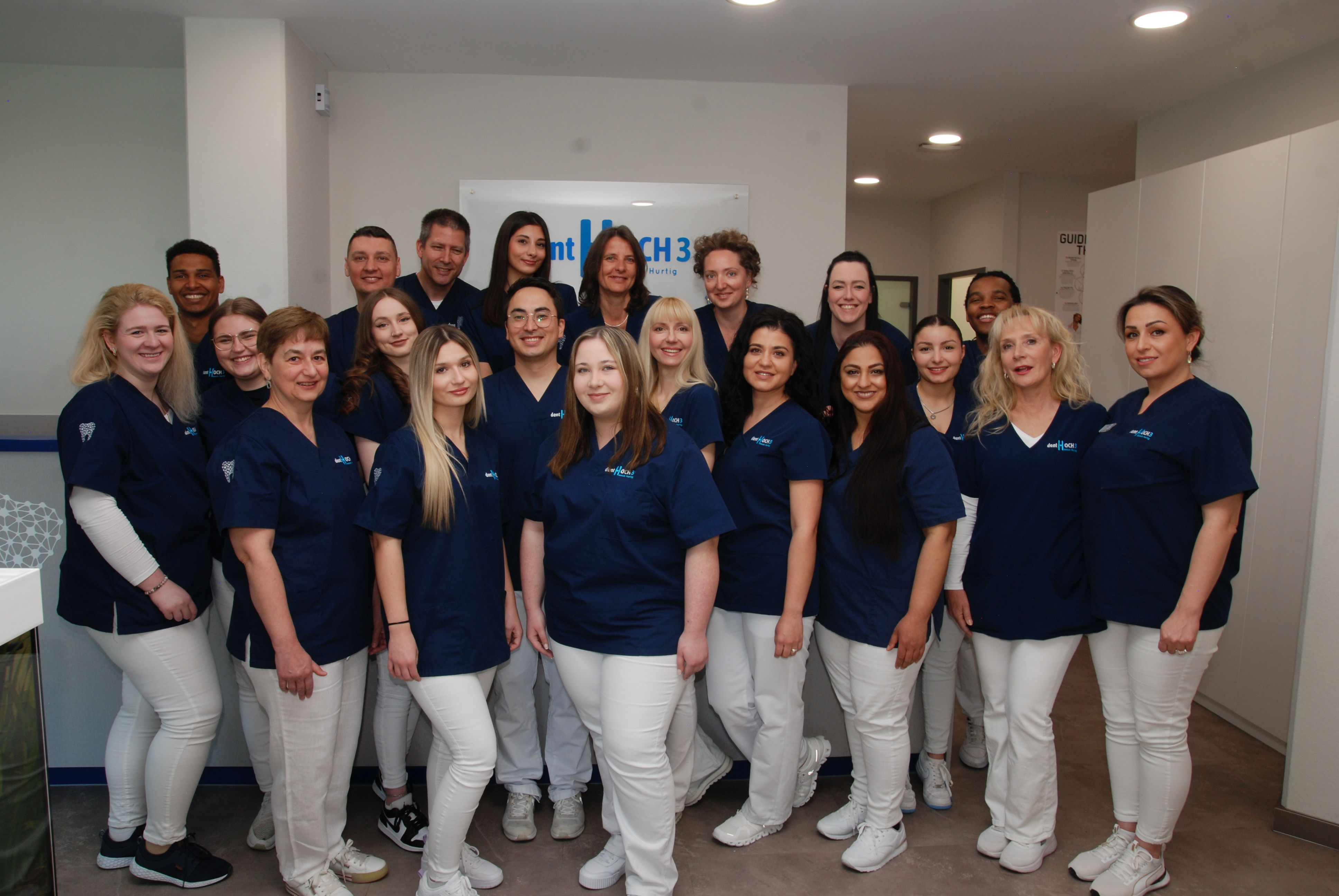 Zahnarzt Nürnberg - dentHOCH3 Zahnarztpraxis Henoch Hurtig, Lina-Ammon-Straße 17 in Nürnberg