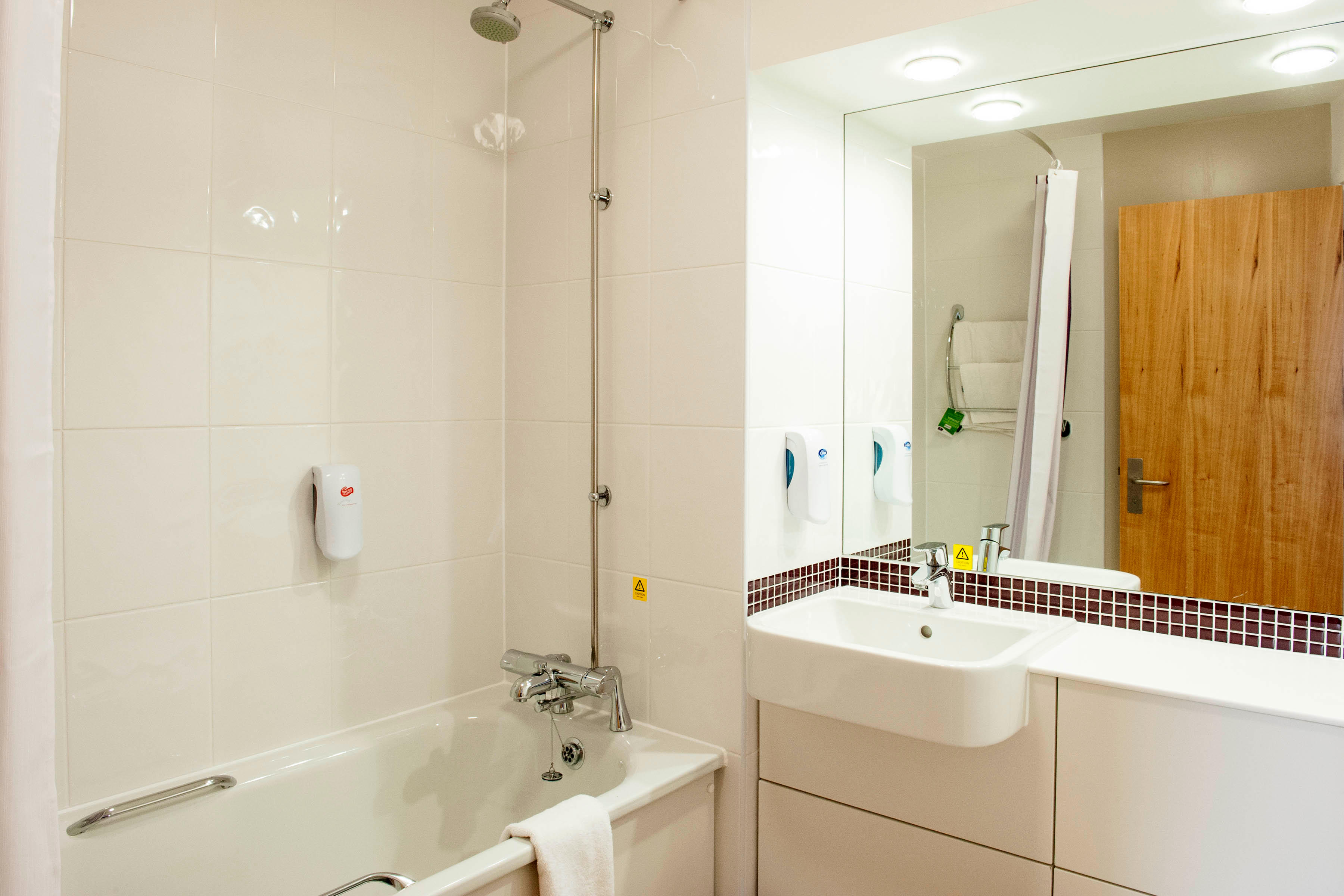 Premier Inn bathroom Premier Inn Dudley Town Centre hotel Dudley 03333 219306