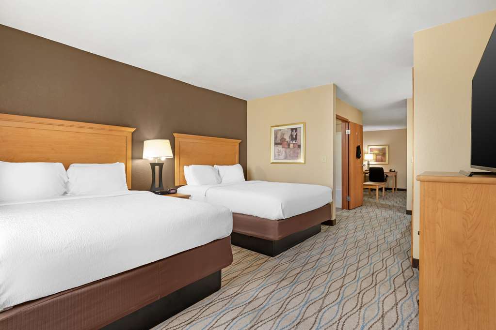 Two Queen Beds Suite