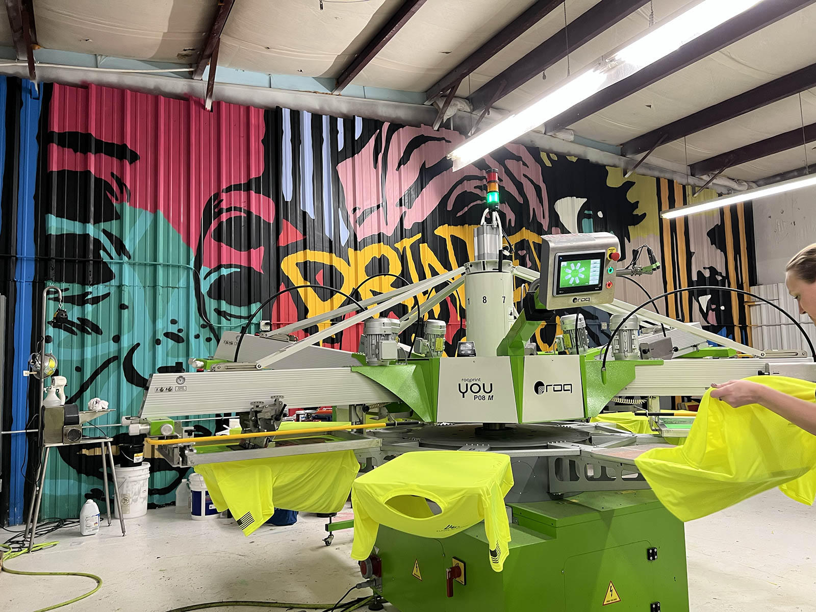 Streamline Your Screen Printing Process with our Automated Press - High-Speed Production and Consistent Quality Guaranteed!