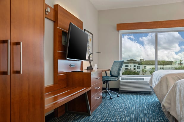 Images Holiday Inn Express & Suites Orlando - Lake Buena Vista by IHG
