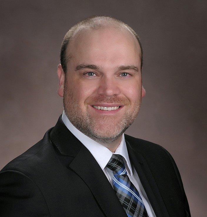 Headshot of Andrew Huxter, Senior Investment Advisor