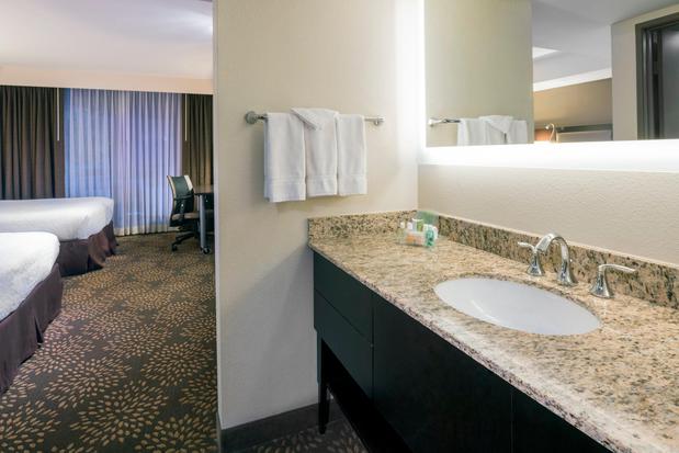Images Holiday Inn & Suites Phoenix Airport North by IHG