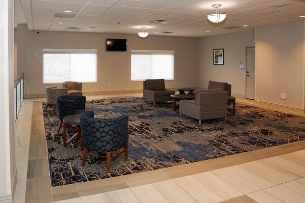 Images Holiday Inn Express & Suites Denver - Aurora Medical Campus, an IHG Hotel