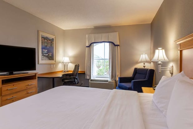 Images Hampton Inn & Suites Jacksonville Deerwood Park