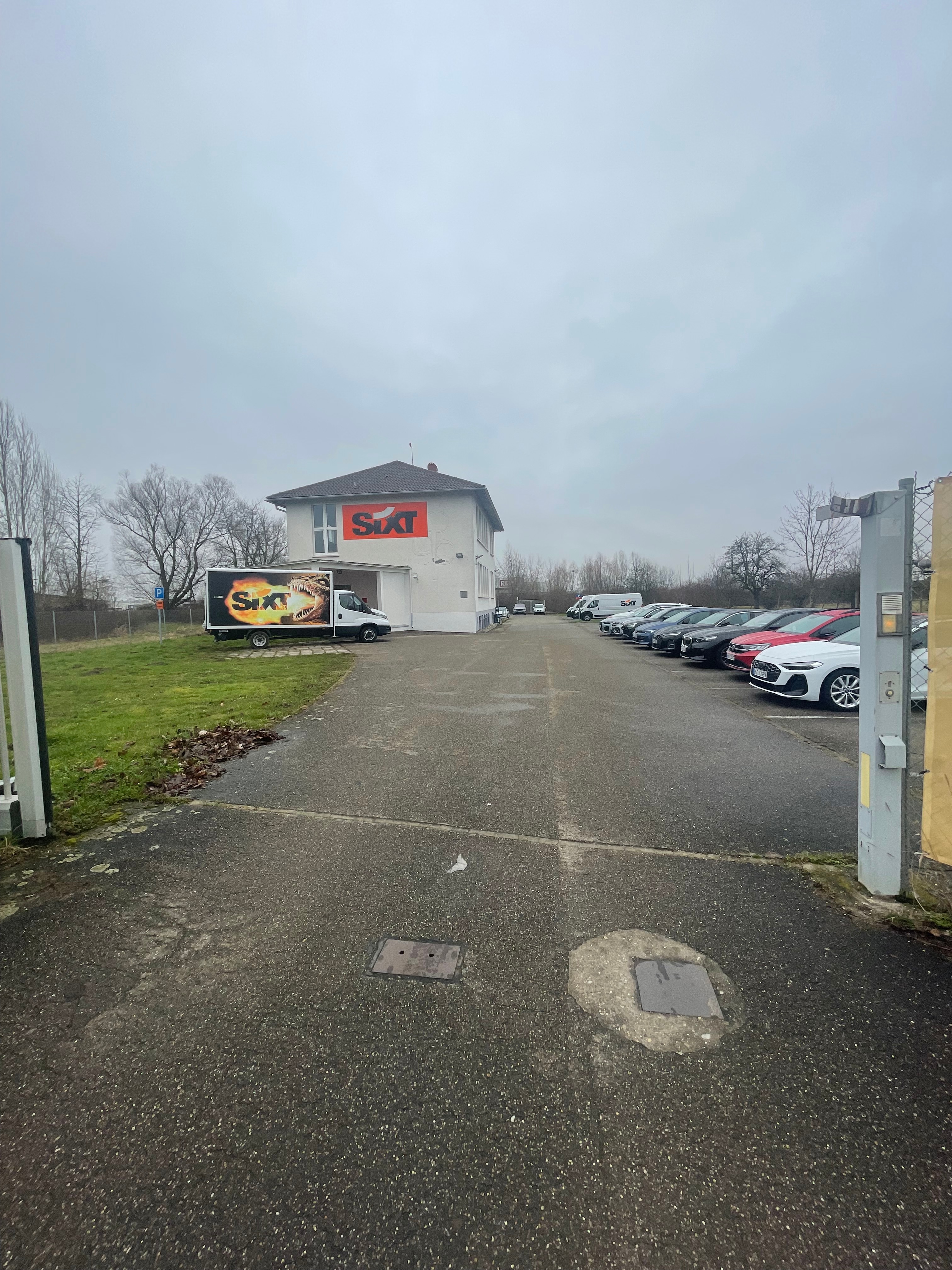 SIXT Autovermietung Lahr am Flughafen, Dr. Georg-Schaeffler-Str. 30 in Lahr