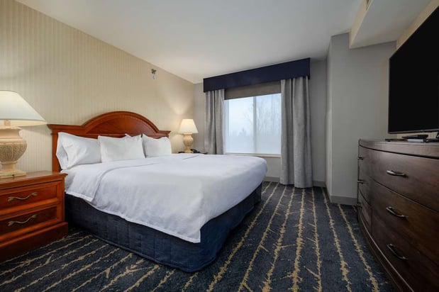 Images Hilton Garden Inn Milwaukee Northwest Conference Center