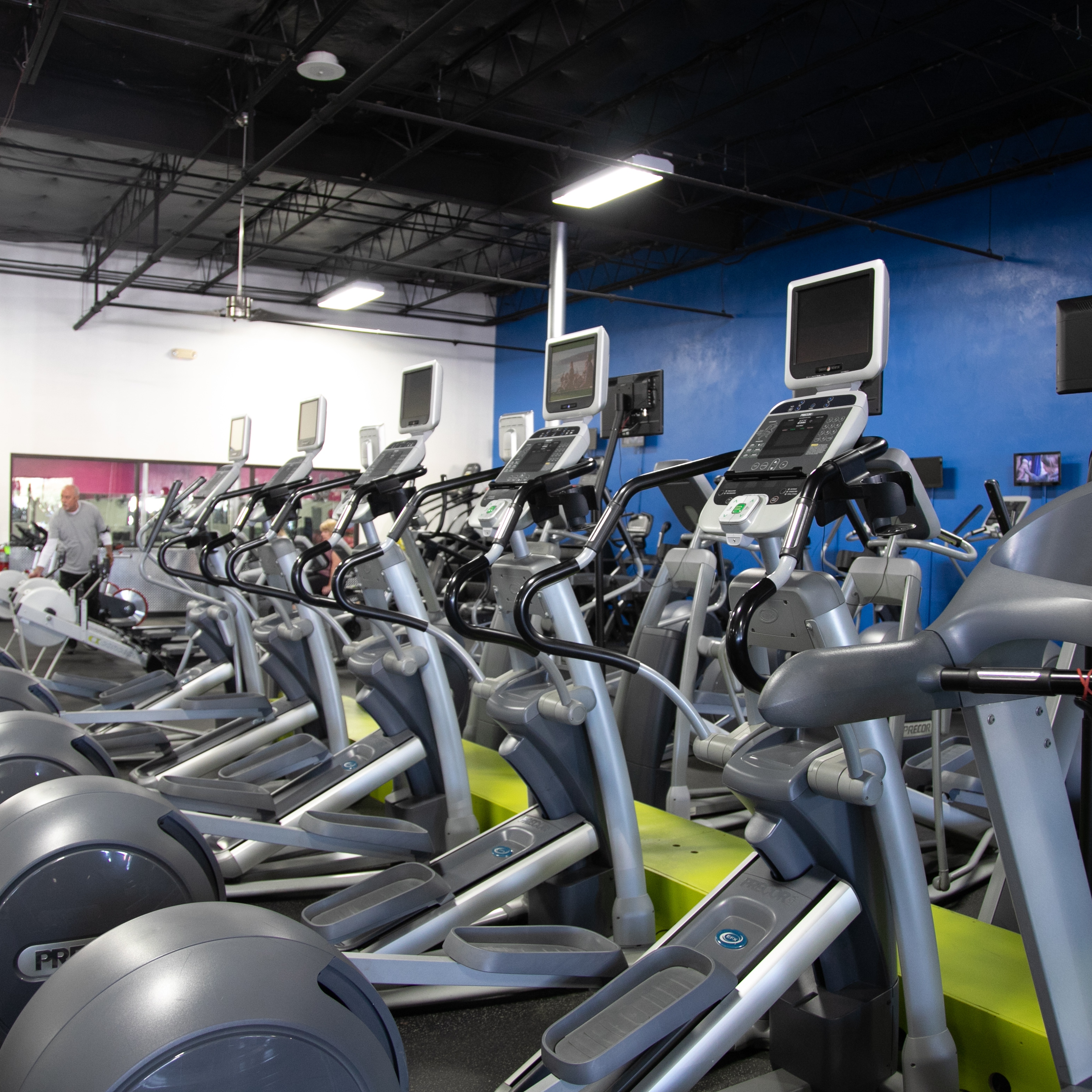 10GYM Edmond is your affordable fitness center in Edmond, OK. Open 24/7 with top equipment, group fitness, tanning, hydromassage, and personal training.