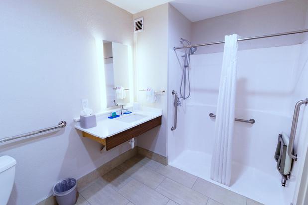 Images Holiday Inn Express & Suites Crestview South I-10, an IHG Hotel