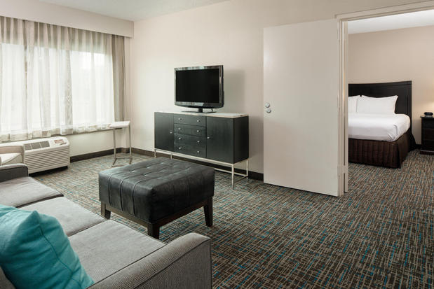 Images Crowne Plaza Memphis Downtown, an IHG Hotel