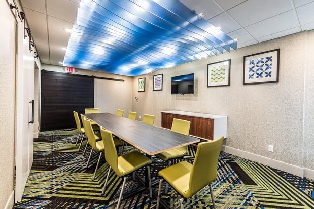 Images Holiday Inn Express Flint-Campus Area by IHG