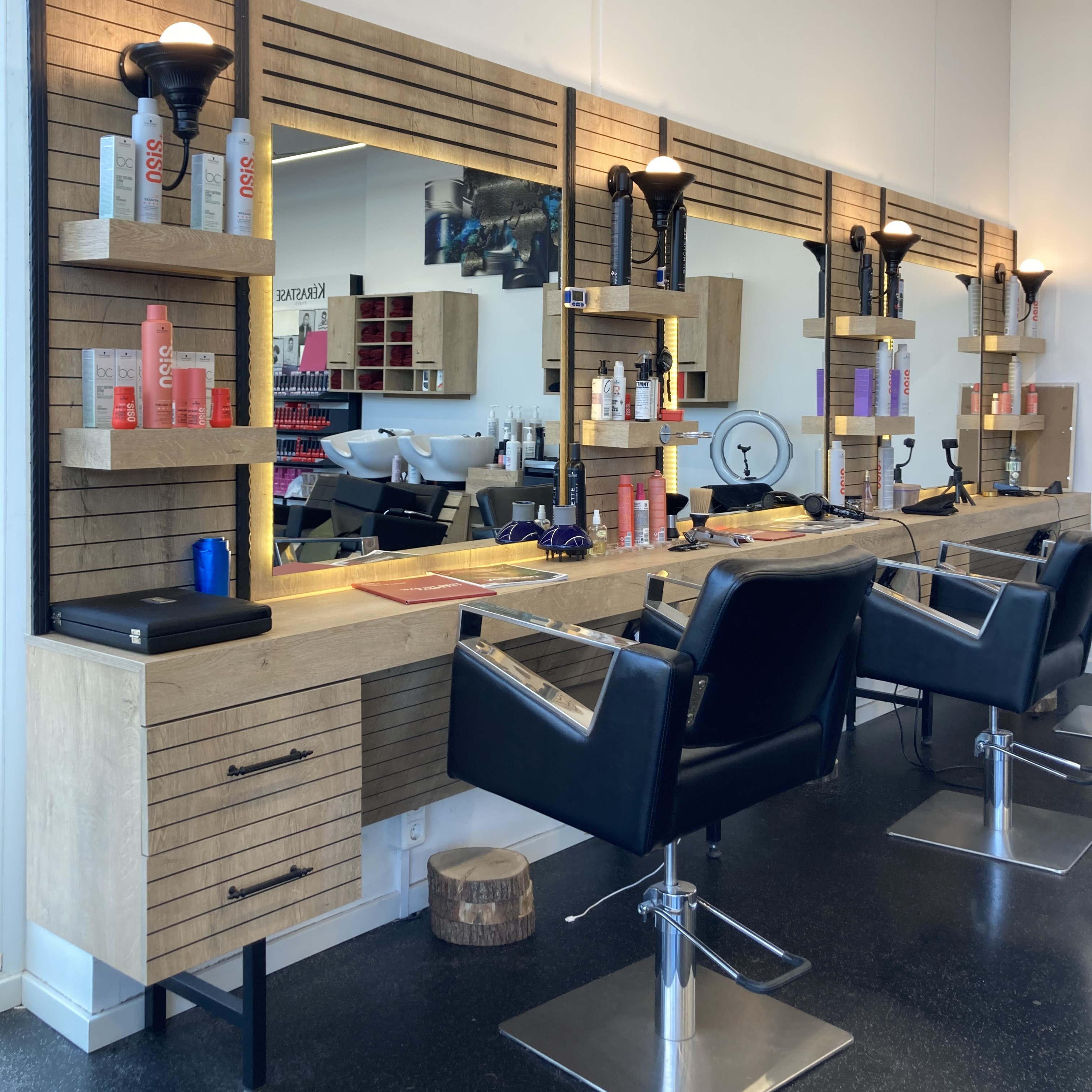 Bild 1 von The Barber & Beauty