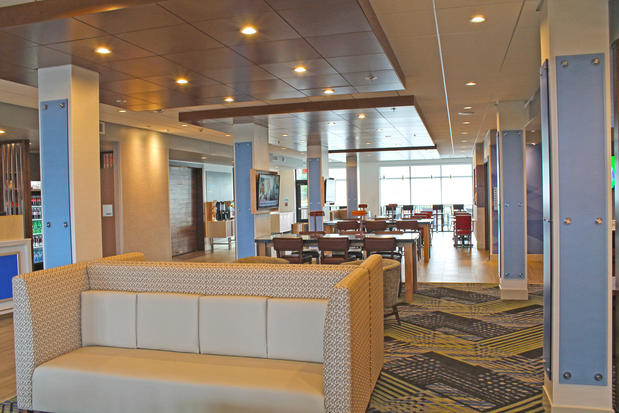 Images Holiday Inn Express & Suites St. Louis South - I-55 by IHG