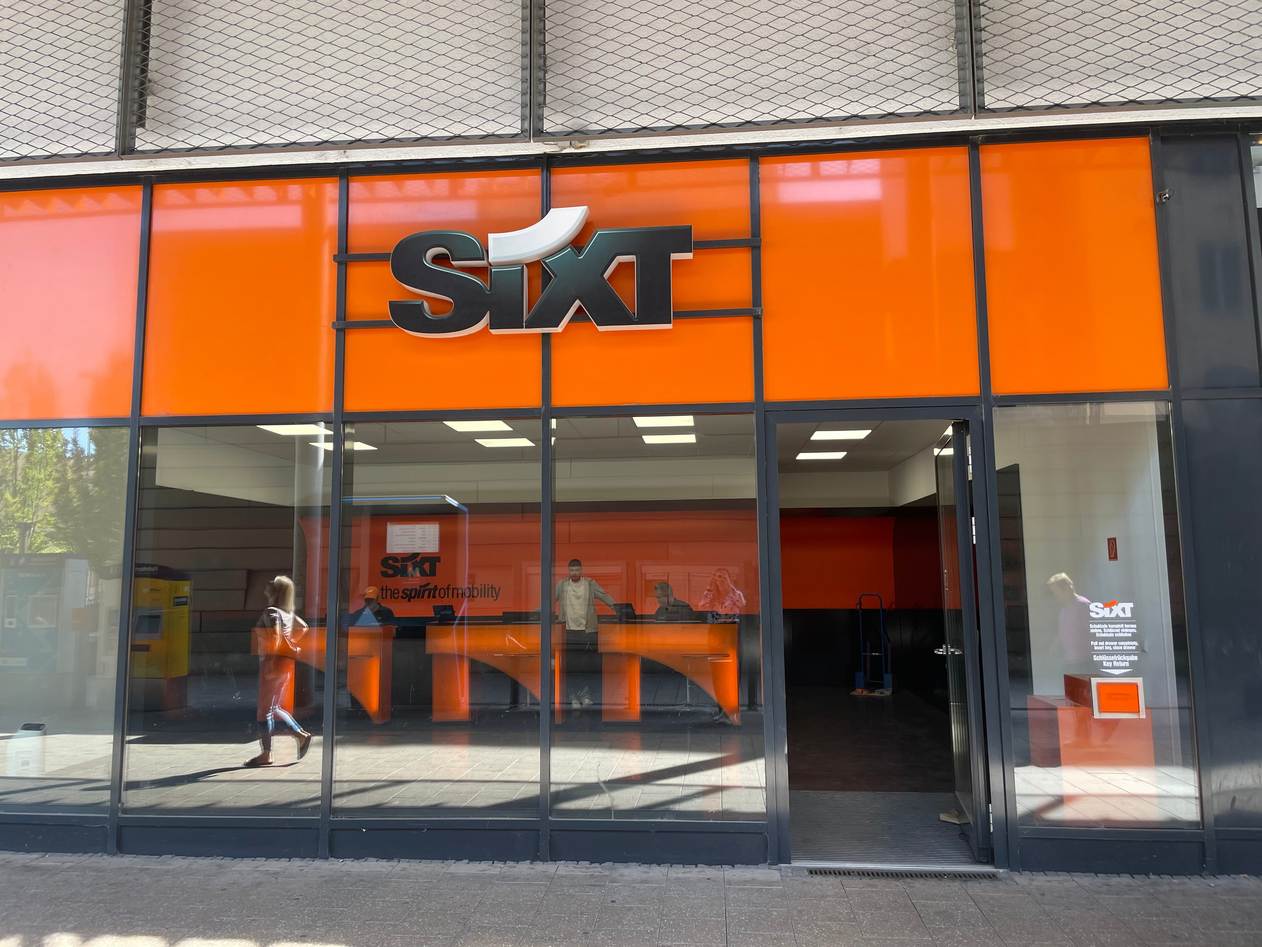 SIXT Autovermietung Ludwigsburg Hauptbahnhof, Pflugfelder Str. 17 in Ludwigsburg