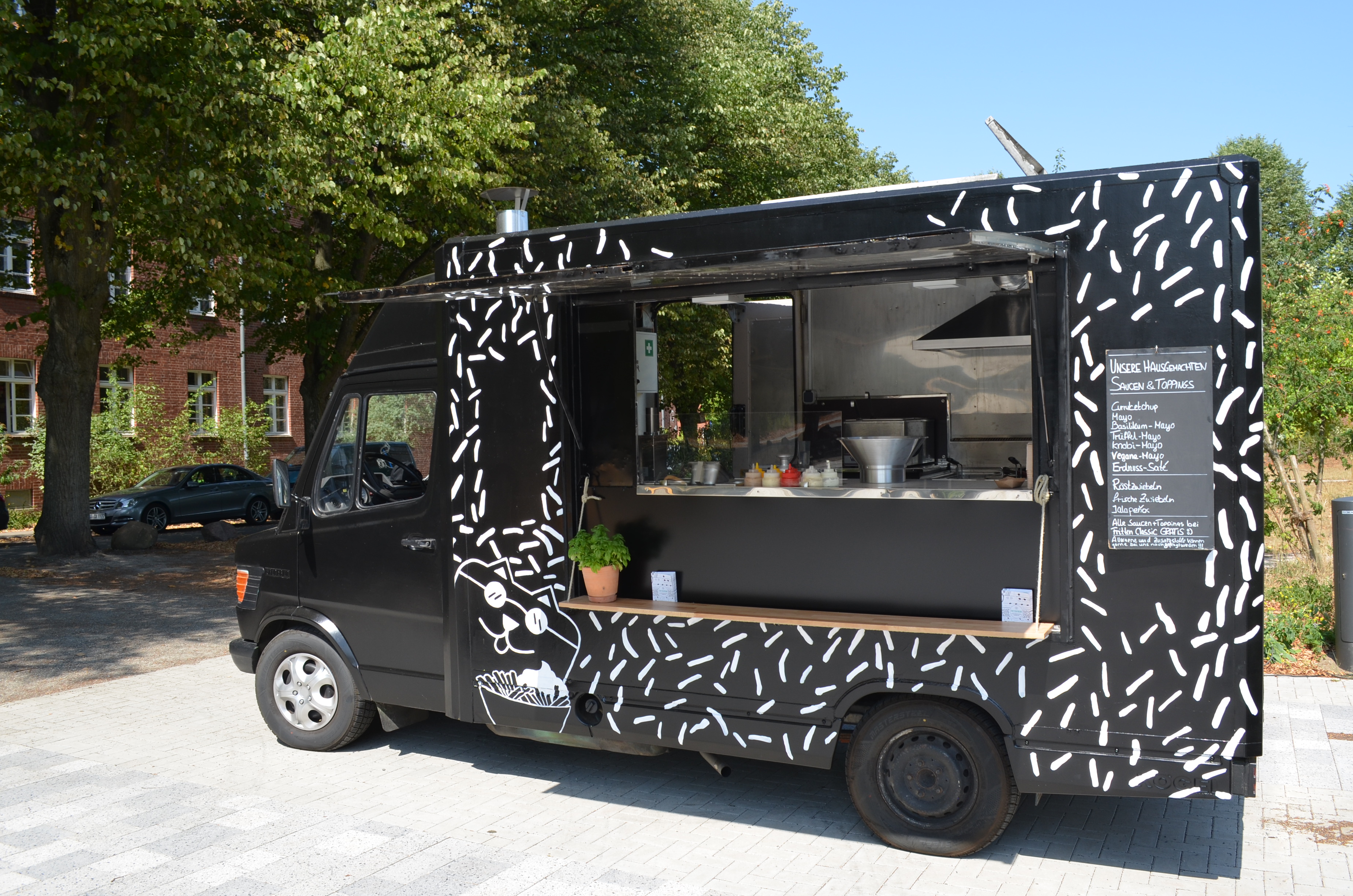 Kundenbild groß 4 FrittenFreude - Pommes Food Truck Catering  - Street Food Hamburg & Umgebung