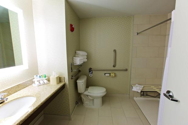 Images Holiday Inn Express Fargo-West Acres, an IHG Hotel