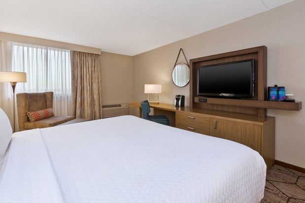 Images Crowne Plaza Columbus North- Worthington by IHG