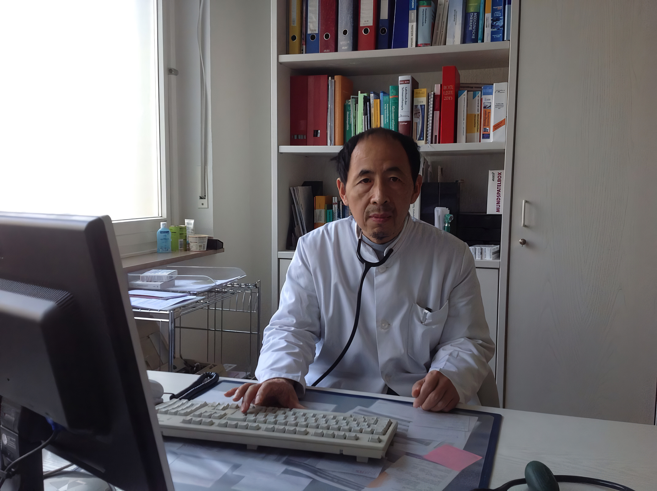Kundenbild groß 1 Allgemeinmedizin Herr Dr. Yongqiang Zhao & Frau Senian Rosa