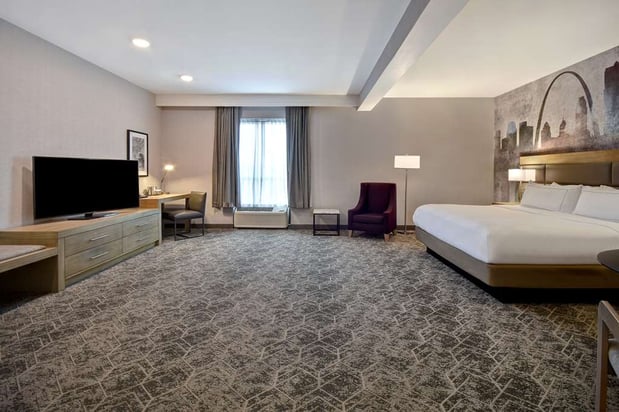 Images DoubleTree by Hilton St. Louis Airport