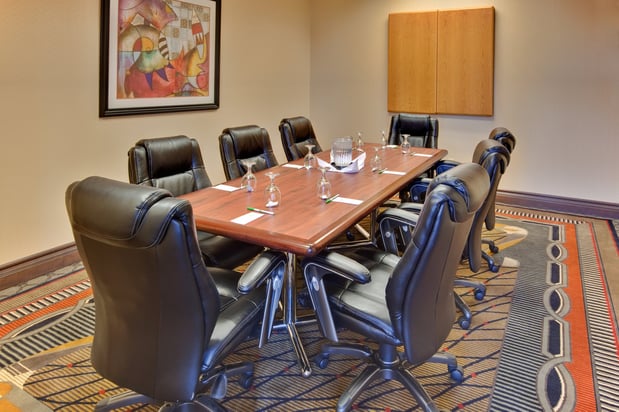 Images Holiday Inn & Suites Bakersfield by IHG
