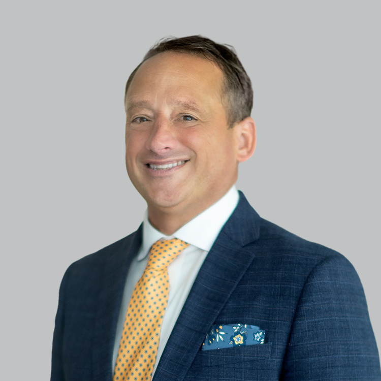 Headshot of Gary Ottomanelli, a wealth advisor at Chase