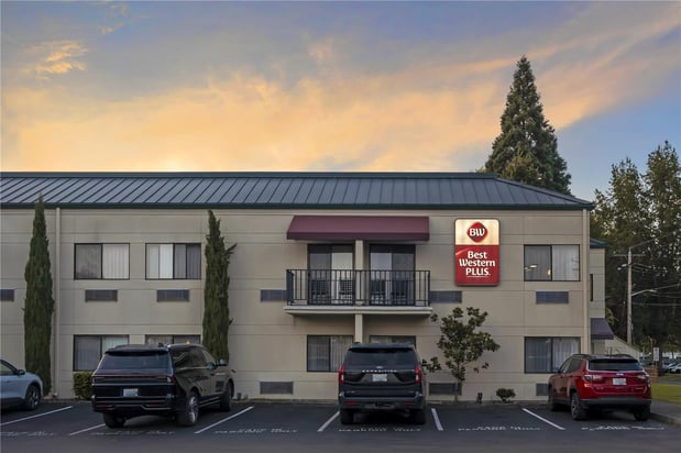 Images Best Western Plus Plaza by the Green