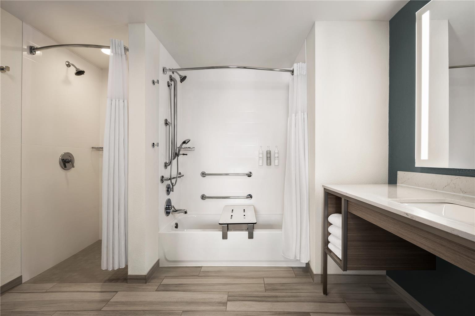 Guest room bath