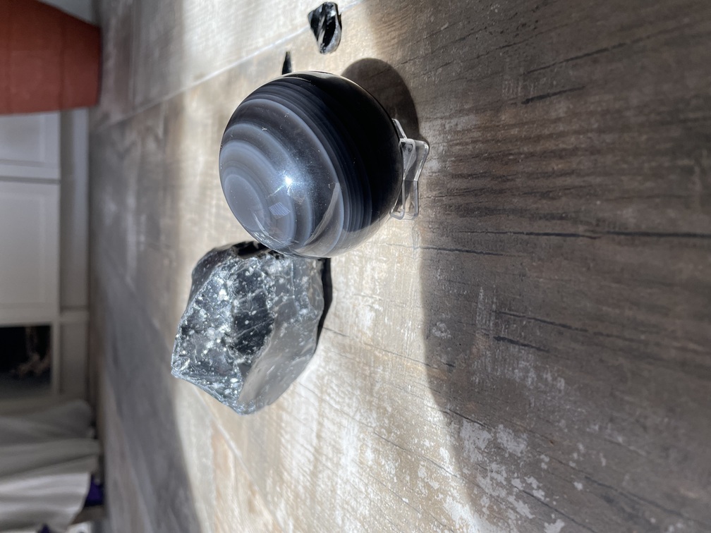 Images 11:11 Brilla Entre Piedras