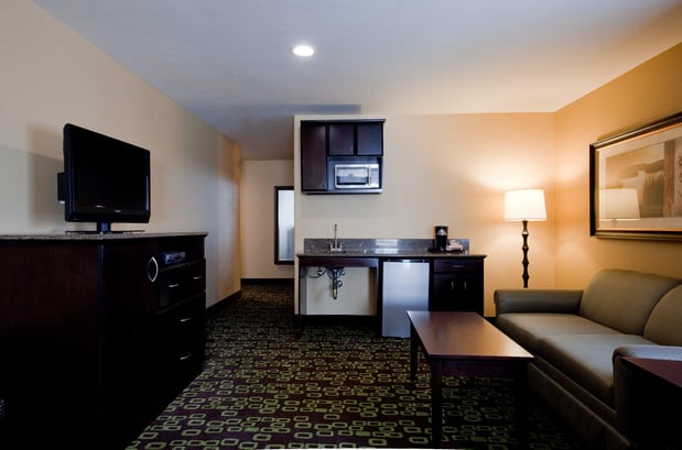 Images Holiday Inn Express & Suites Woodland Hills by IHG