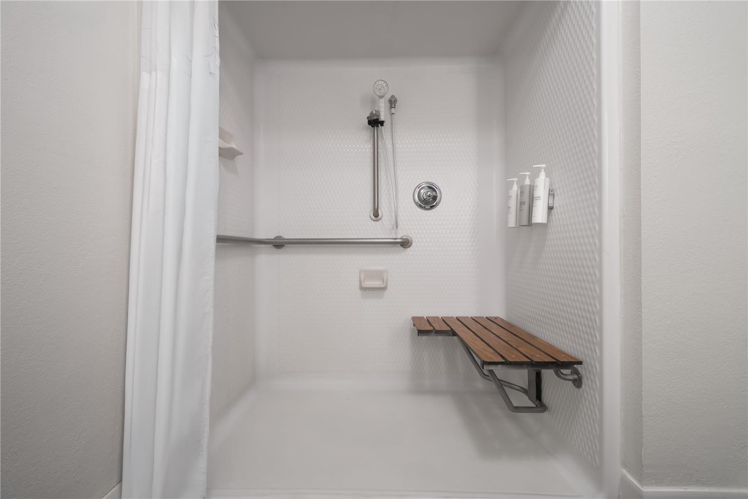 Guest room bath 