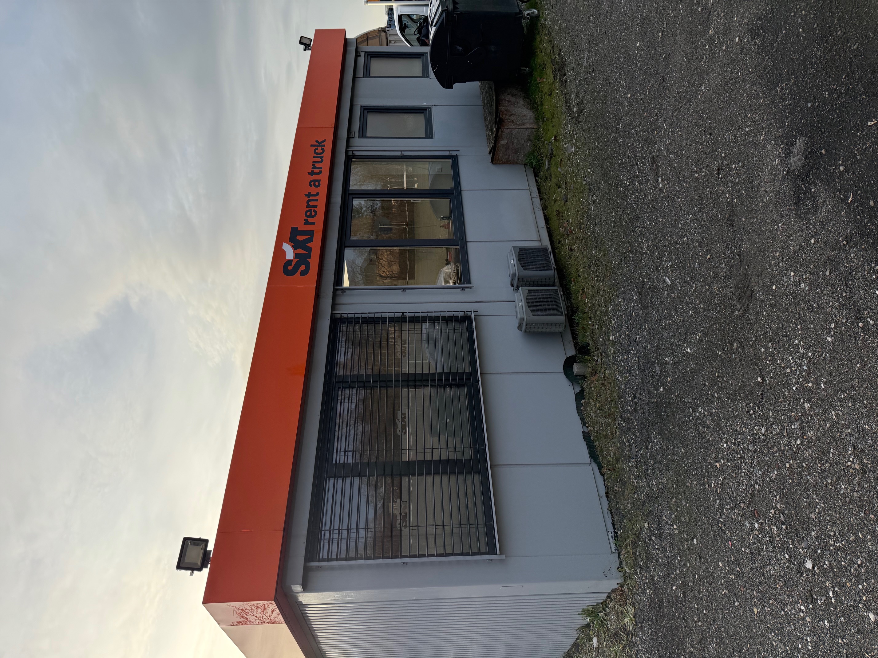 SIXT Berlin Nord Truck Center, Kurt-Schumacher-Damm 176 in Berlin