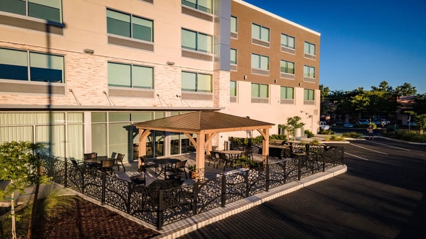 Images Holiday Inn Express & Suites Chico by IHG