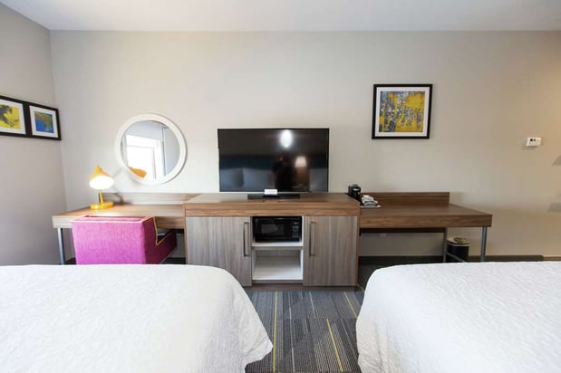 Images Hampton Inn Mustang