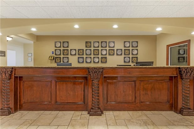 Images Best Western Plus Monica Royale Inn & Suites