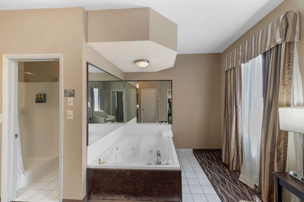 Whirlpool Guest Bathroom