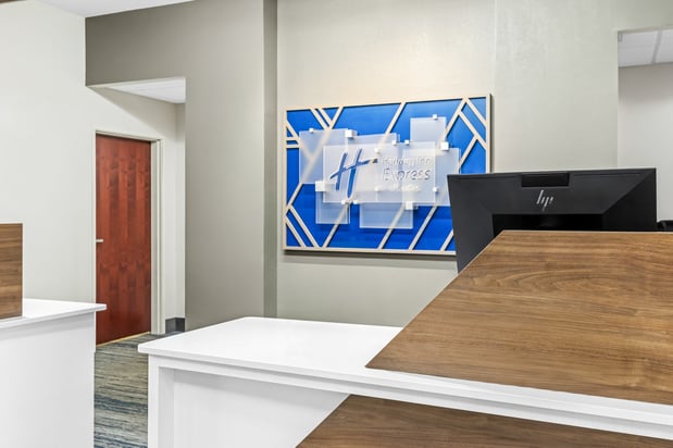 Images Holiday Inn Express & Suites Florence Northeast by IHG