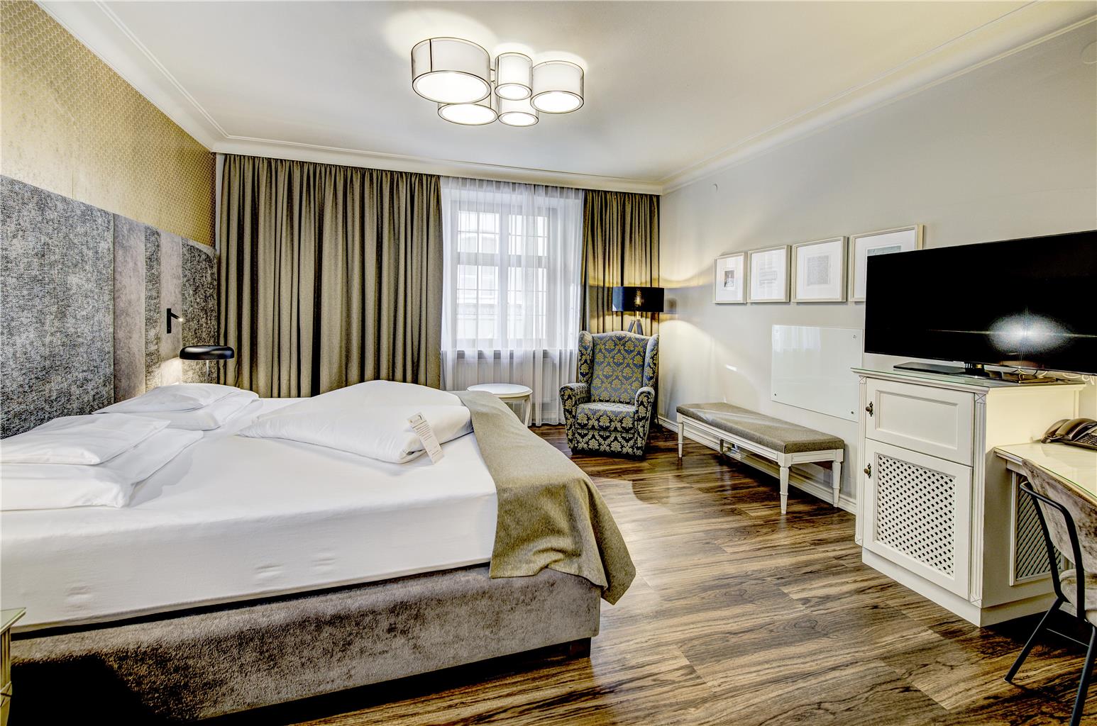 Hotel Goldener Adler, BW Signature Collection, Herzog - Friedrich Str 6 in Innsbruck
