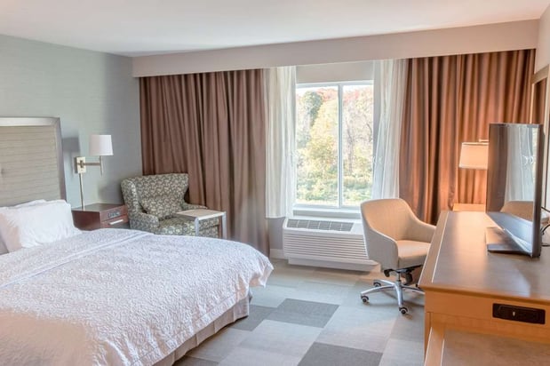 Images Hampton Inn Amesbury