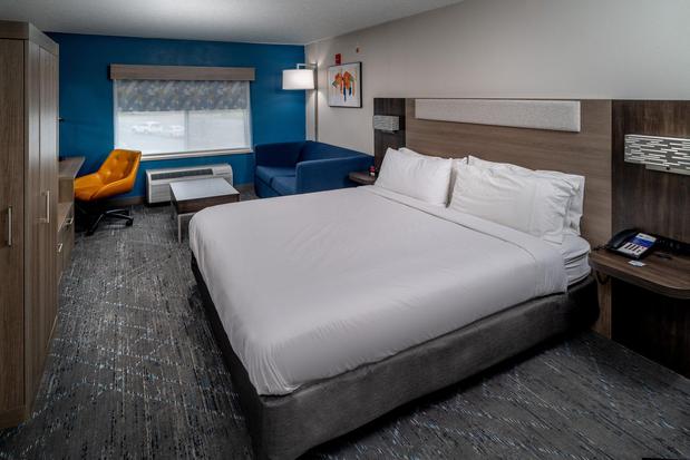 Images Holiday Inn Express & Suites Charleston-Kanawha City, an IHG Hotel