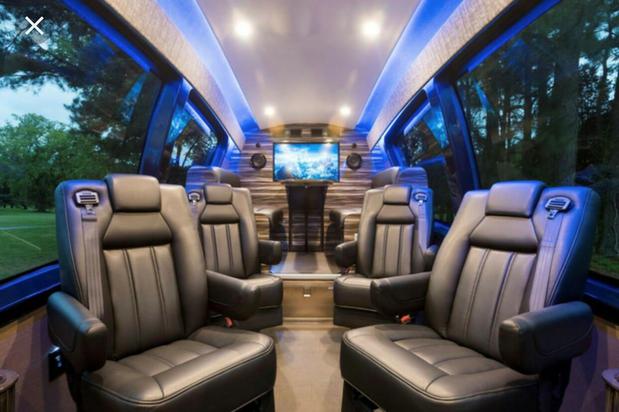 Images Go Luxe Limousine